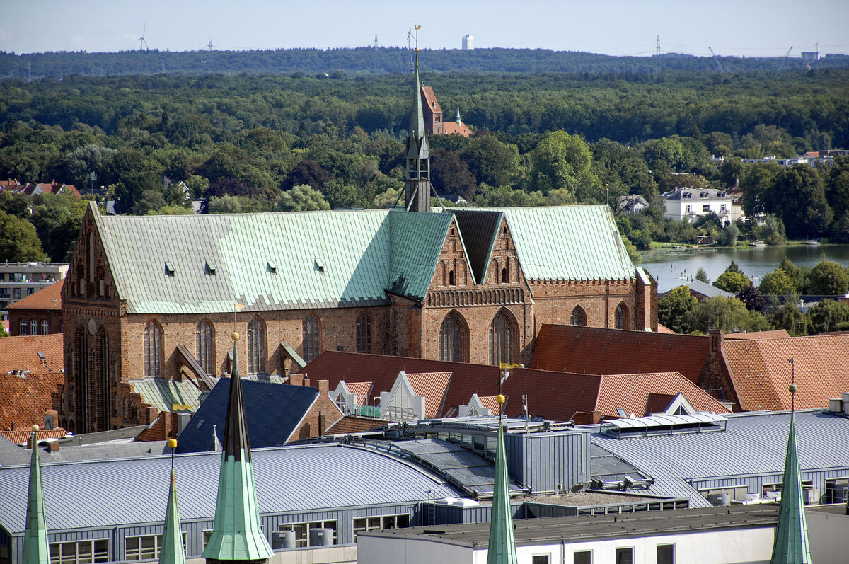 Hansestadt Lbeck - Die Museumskirche Sankt Katharinen von St. Petri-Kirche aus gesehen. Aufnahme: 20. August 2021.