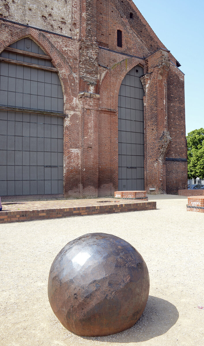 Hansestadt Wismar - Auf dem Gelnde des ehemaligen Schiffs der Marienkirche. Aufnahme: 18. Juni 2022.