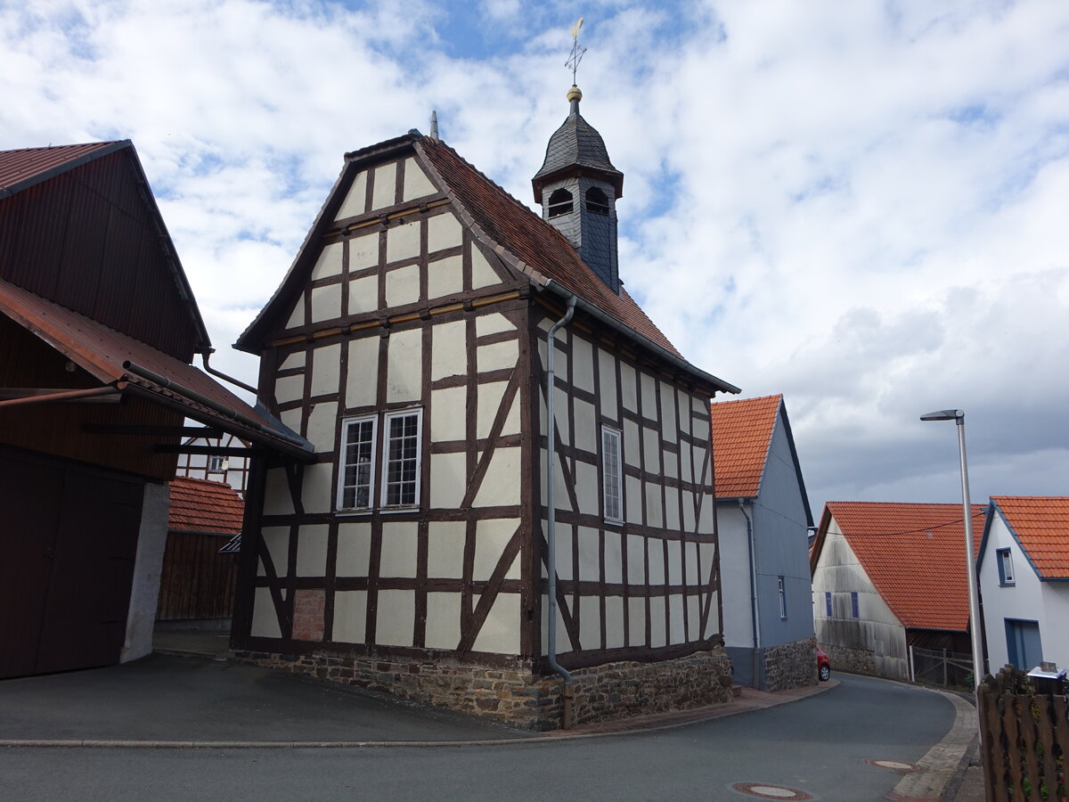 Harbshausen, evangelische Fachwerkkirche in der Dorfstrae (08.10.2022)