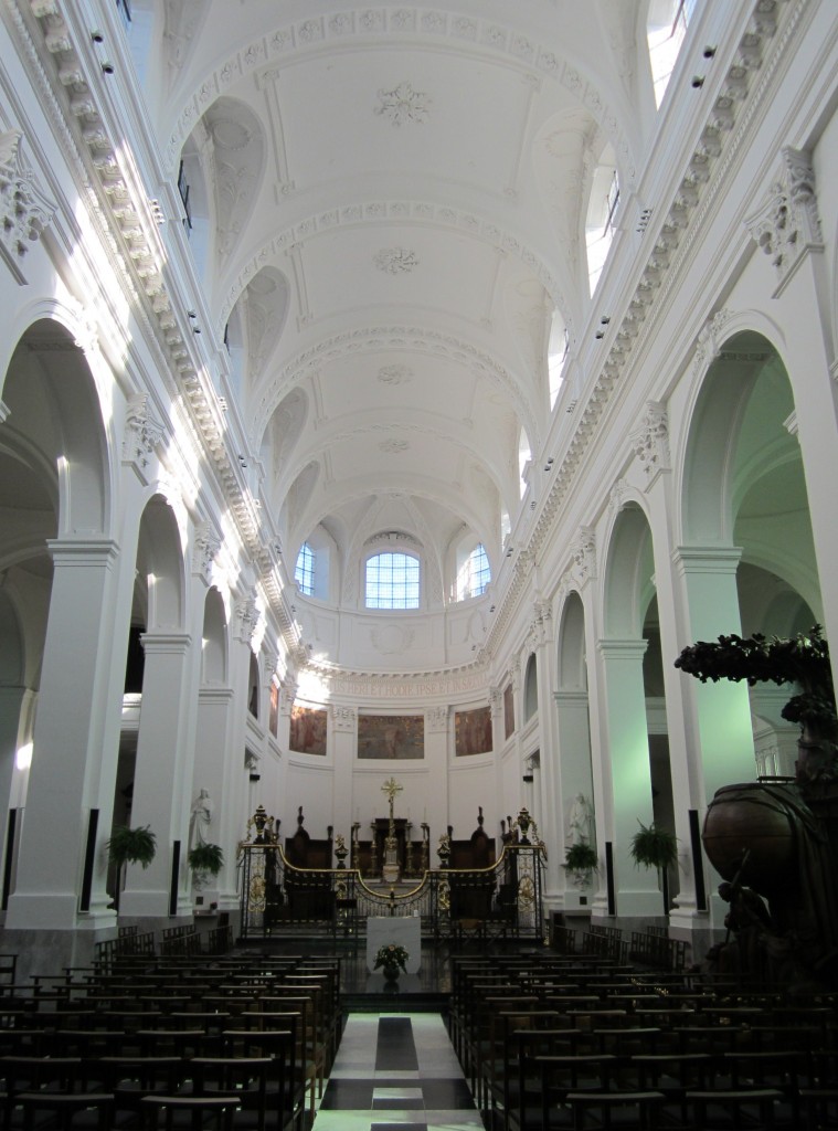 Harelbeke, Innenraum der St. Salvator Kirche (01.07.2014)