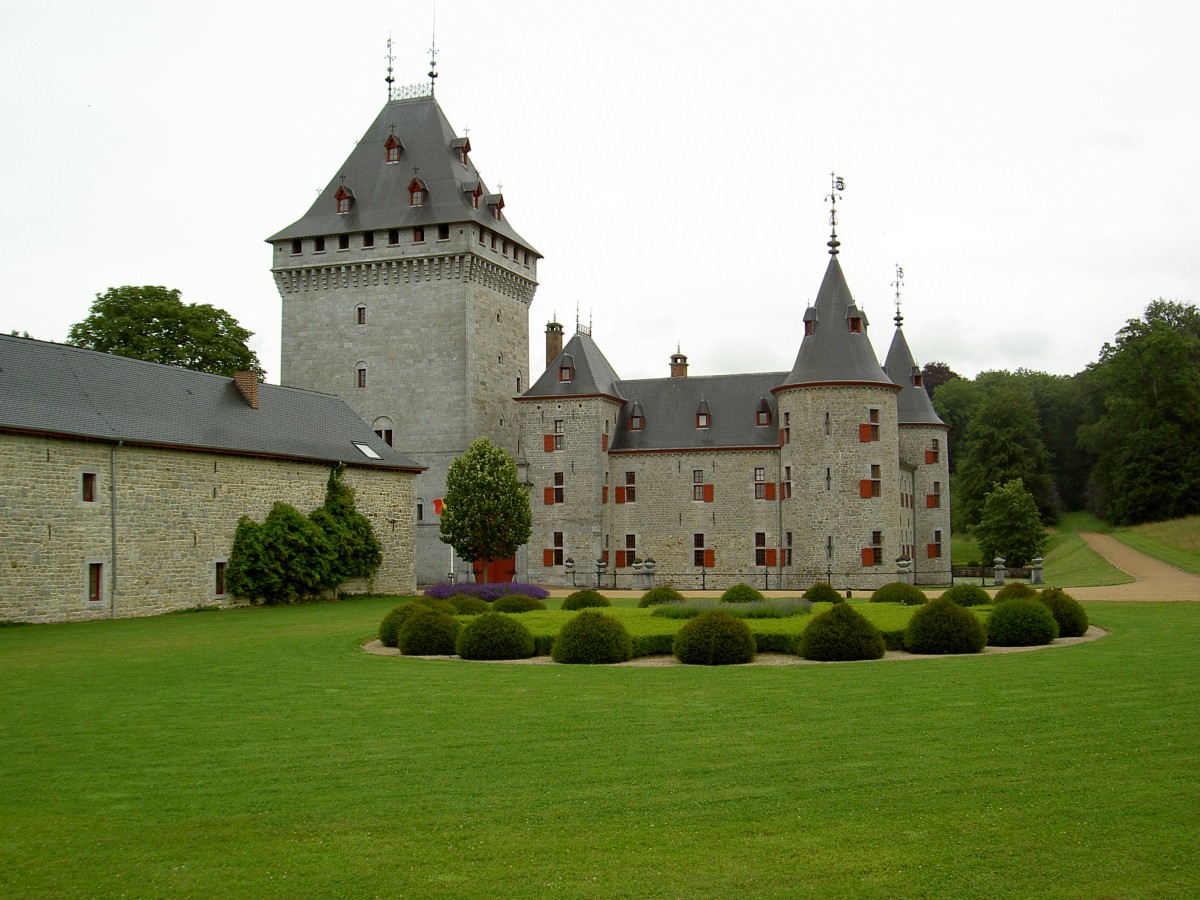 Hargimont, Schloss Jemeppe, Bergfried aus dem 12. Jahrhundert, erweitert 1616 durch die Familie d`Ochain (28.06.2014)
