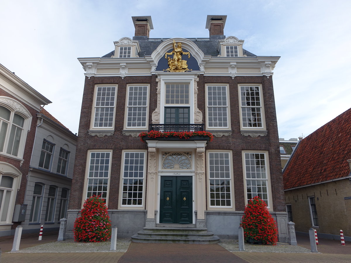 Harlingen, Stadhuis, erbaut 1730 am Noorderhaven (26.07.2017)