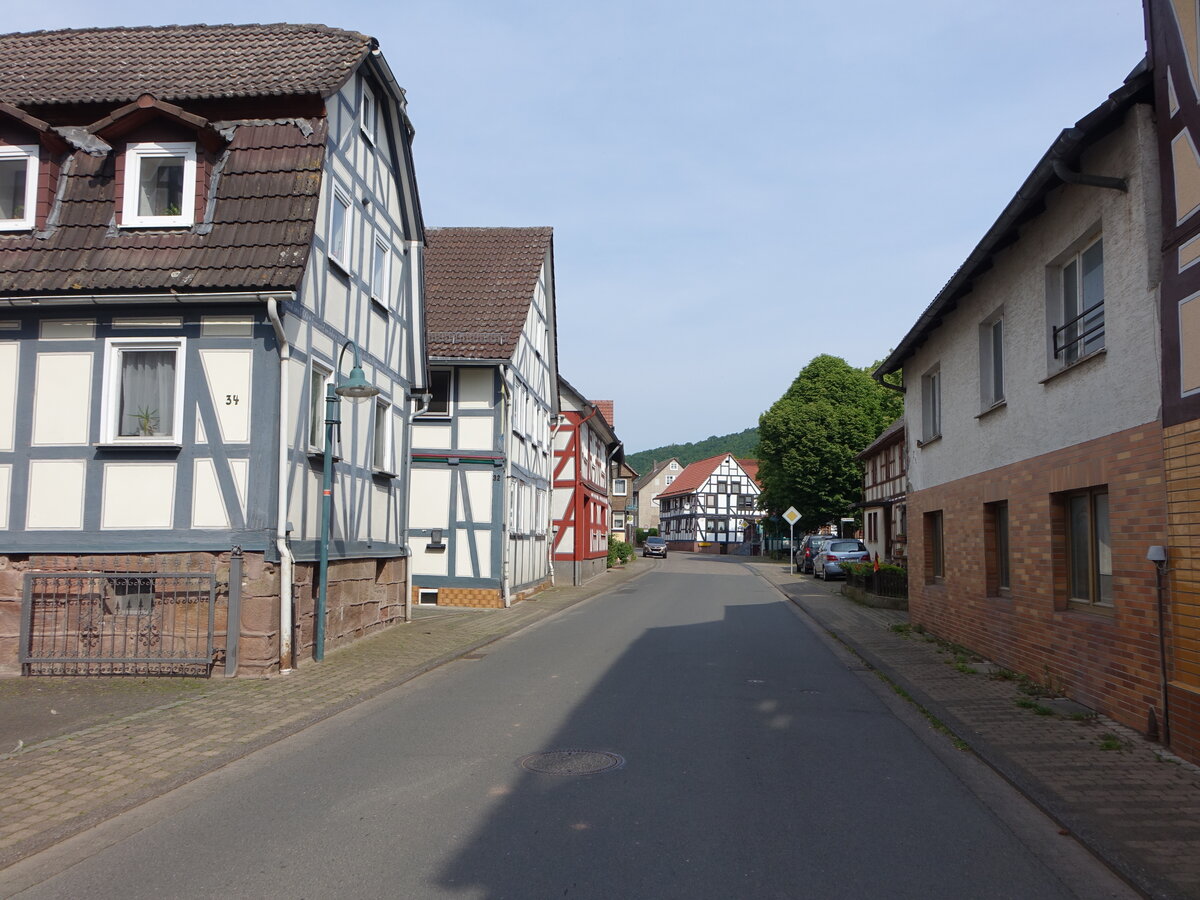 Harmuthsachsen, Fachwerkhuser am Tpfermarkt (04.06.2022)