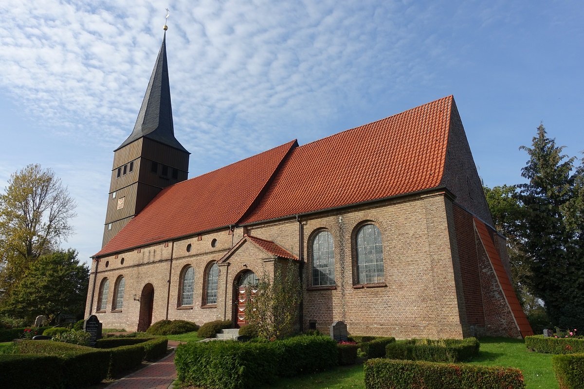 Haselau im Kreis Pinneberg am 15.10.2019: Hl. Dreiknigskirche der Ev.-Luth. Kirchengemeinde /