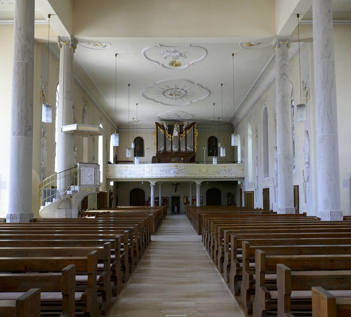 Haslach, Blick zur Orgelempore in der kath.Stadtkirche, Juni 2020