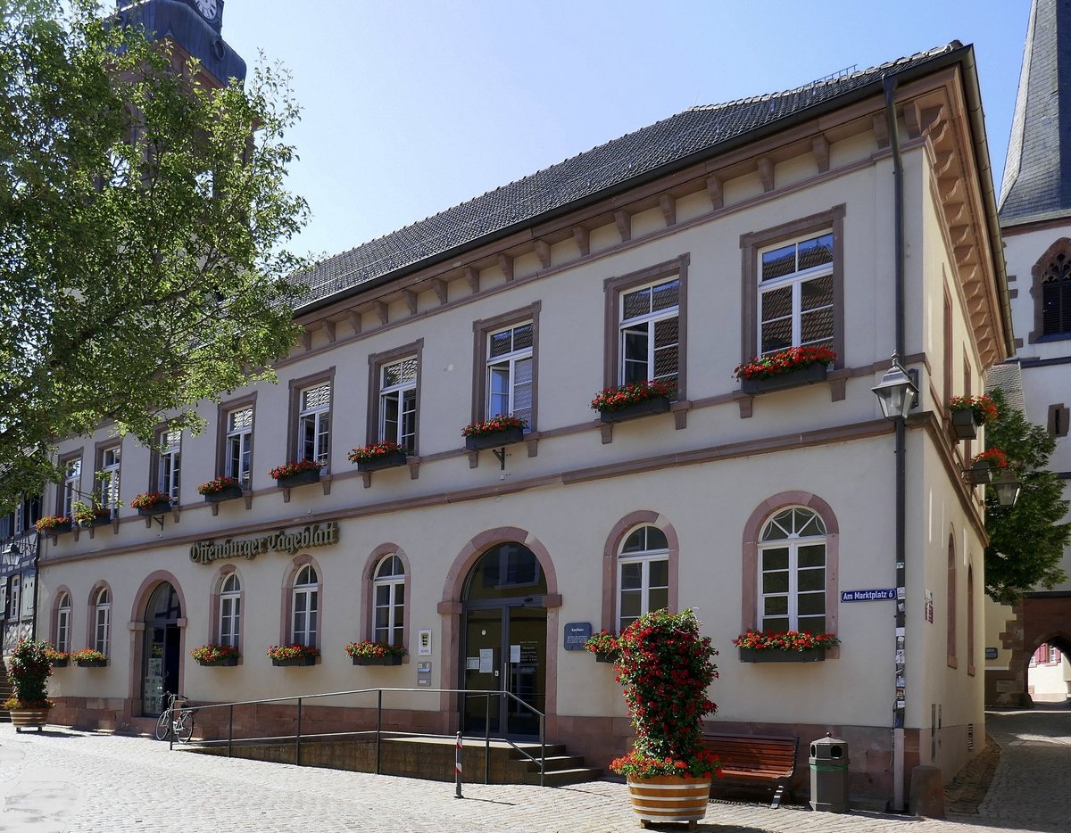 Haslach, das ehemalige Salz-und Wghaus wurde 1752 als Kaufhaus nach dem Stadtbrand neu aufgebaut, heute Sitz des  Offenburger Tageblattes , Juni 2020