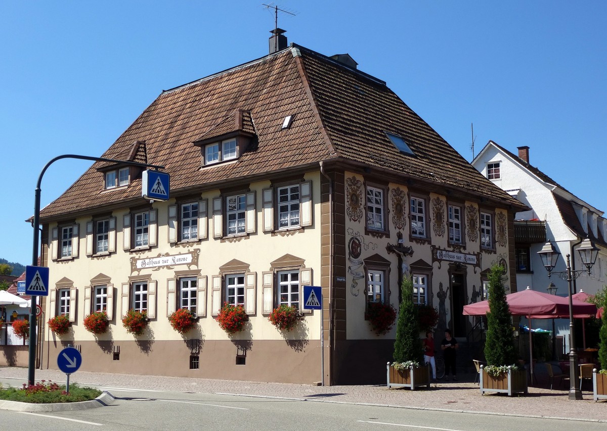 Haslach, das  Gasthaus zur Kanone  mit kunstvoller Auenfassade, besteht seit 1807, Aug.2015