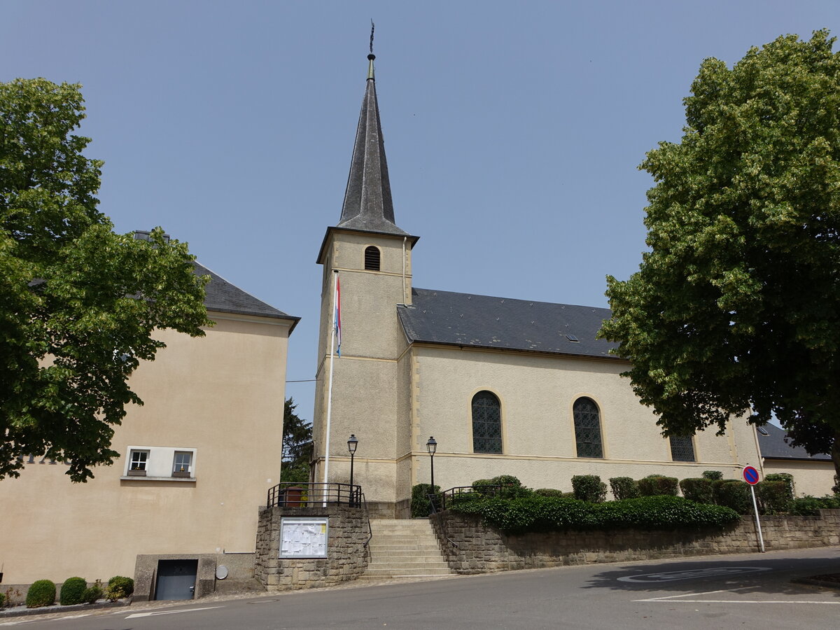 Hassel, Pfarrkirche Saint-Lucie in der Rue de Eglise (18.06.2022)