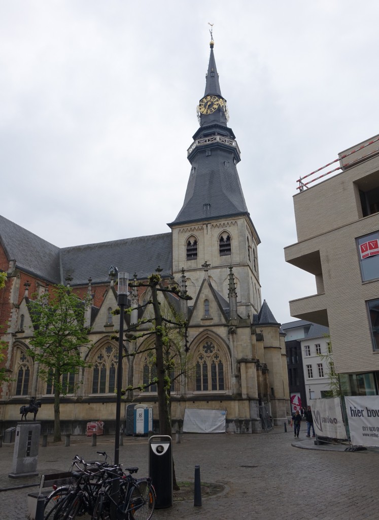 Hasselt, St. Quintinus Kathedrale, romanischer Turm mit gotischem Glockengeschoss von 1250, Langschiff erbaut ab 1406, Seitenschiffe und Querhaus 15. Jahrhundert (25.04.2015)