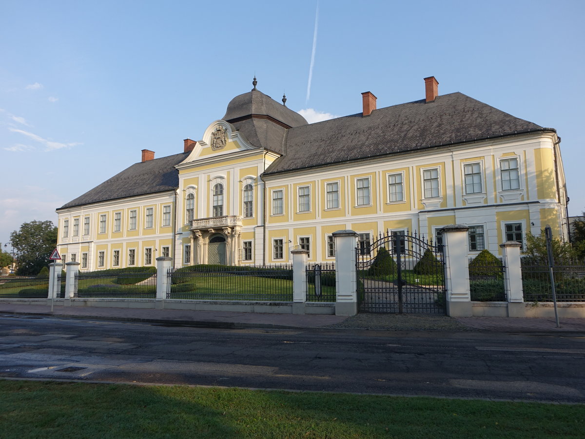 Hatvan, Barockschloss Grassalkovich, erbaut von 1754 bis 1763 (02.09.2018)