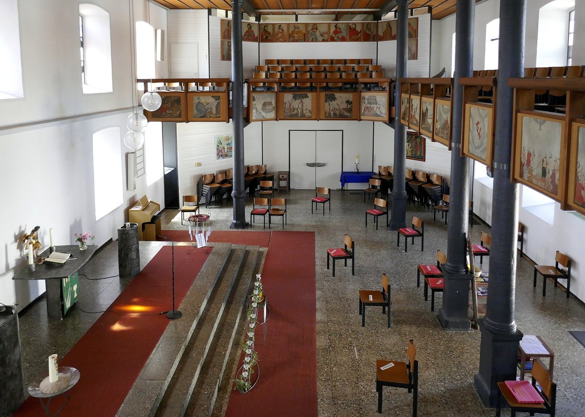 Hauingen, Blick von der Empore in den Kirchenraum, mit dem Altar links, Juli 2020