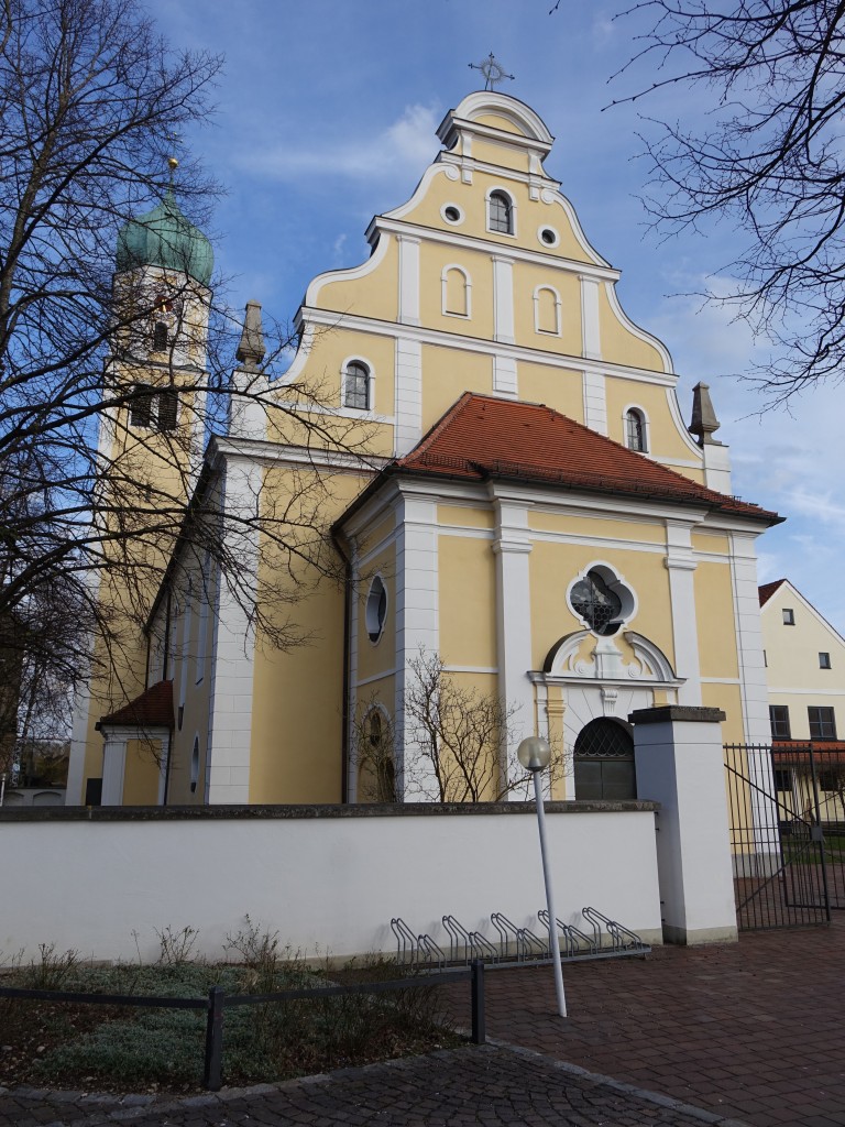 Haunstetten-Ost, Pfarrkirche St. Georg, Saalbau mit eingezogenem Chor und nrdlichem Turm, Umgestaltung und Erweiterung durch Johann Paulus 1730, nach Westen verlngert von 1886 bis 1888 (03.04.2015)