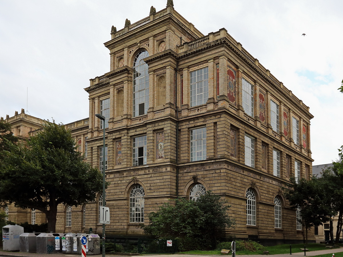 Hauptgebude der Kunstakademie Dsseldorf am 27. Juli 2017 an der Eiskellerstrae.

Bild gedreht bzw getauscht