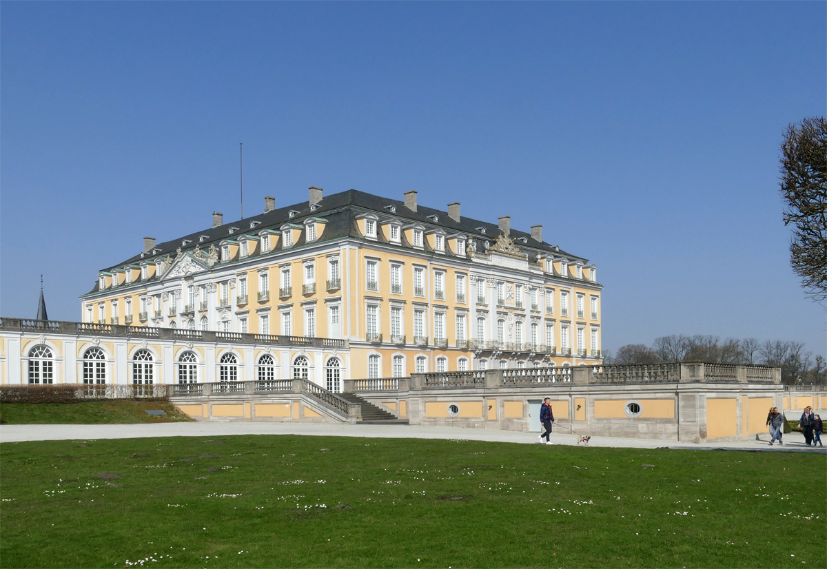 Hauptgebude vom Schlo Augustusburg in Brhl - 28.03.2020