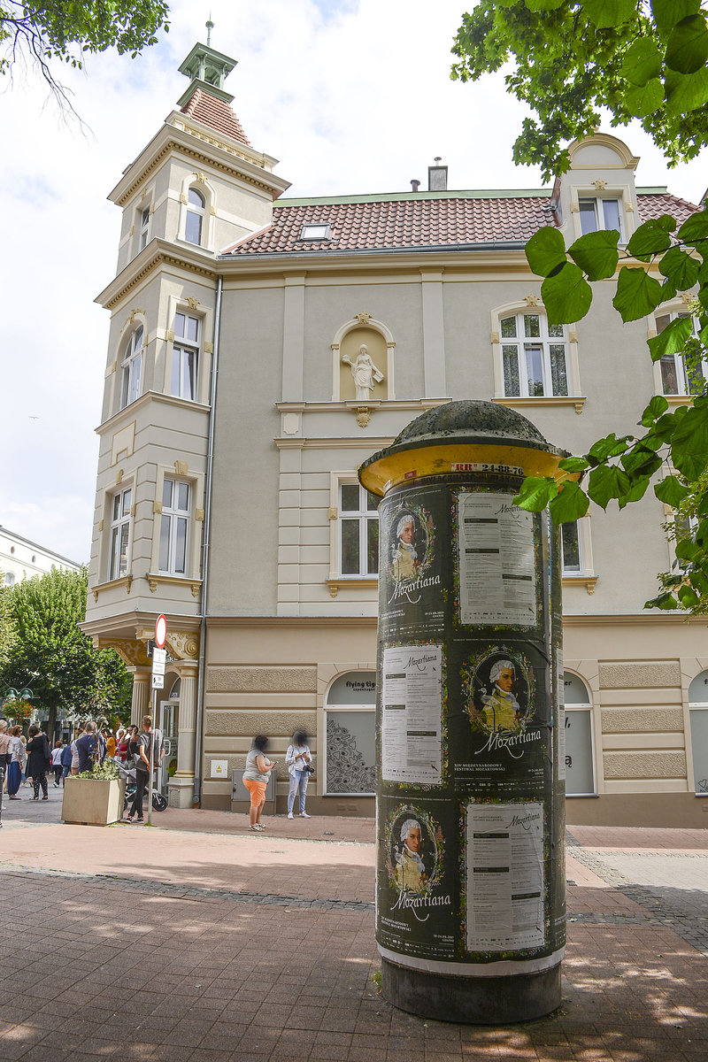 Haus am Plac Konstytucji 3 Maja (bis 1945: Markt) in Zoppot / Sopot. Aufnahme: 16. August 2019.