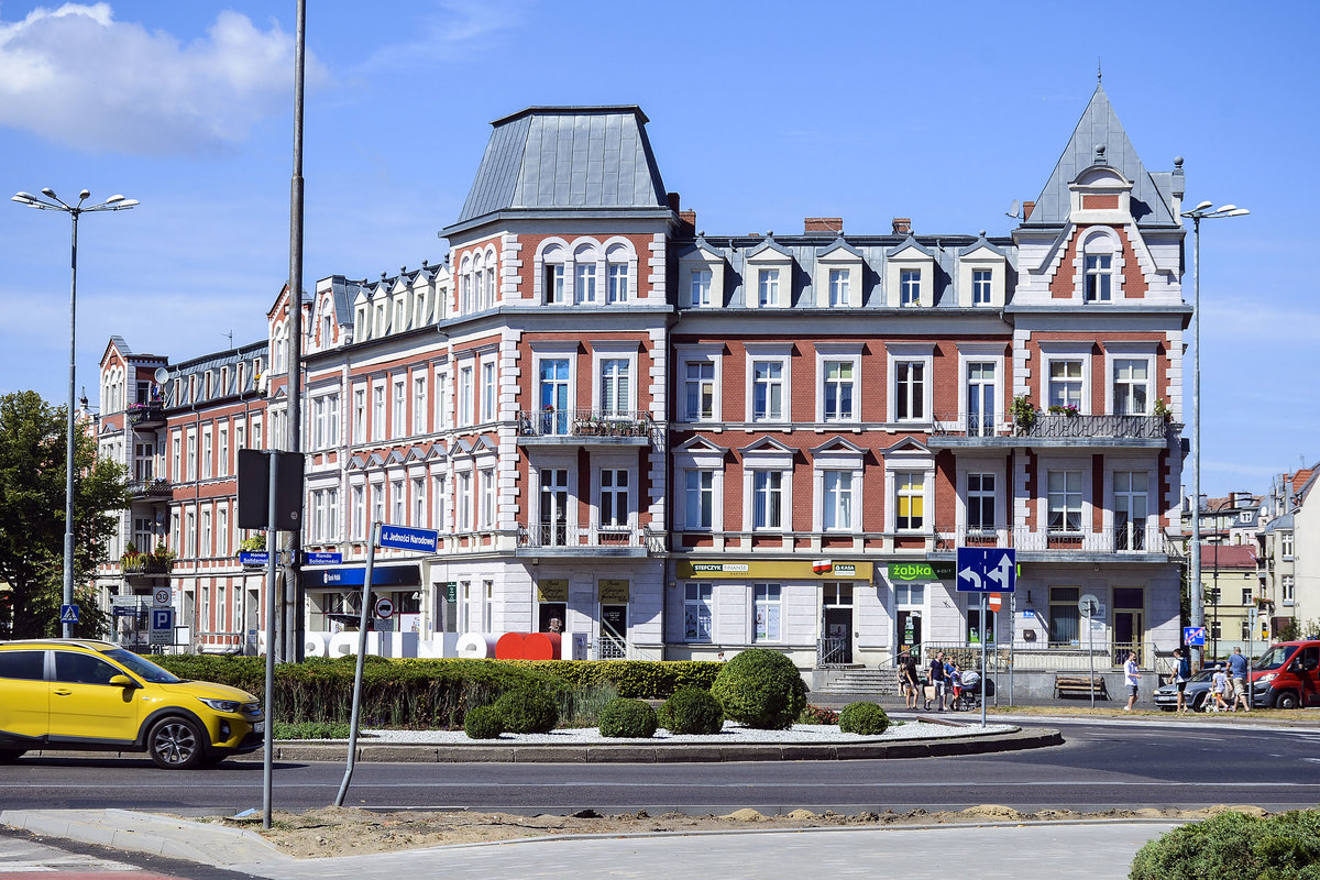 Haus am Rondo Solidarności (bis 1945 Am Bahntor) in Słupsk (Stolp) in Hinterpommern. Aufnahme: 23. August 2020.