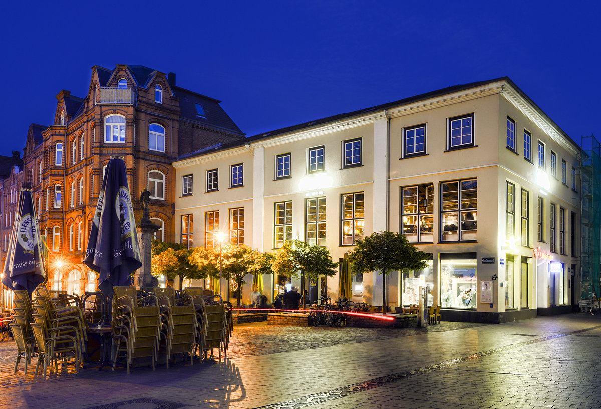 Haus an der Ecke Nordermarkt/groe Strae in Flensburg. Hier lag frher das Rasch Hotel, wo u.a. der dnische Schriftsteller Hans Christian Andersen bernachtete. Aufnahme: 18. Mai 2019.