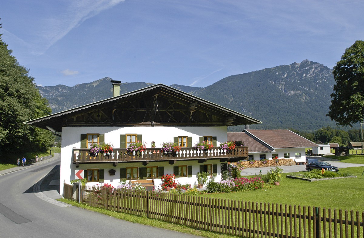 Haus in Hammersbach in Oberbayern. Aufnahme: August 2008.