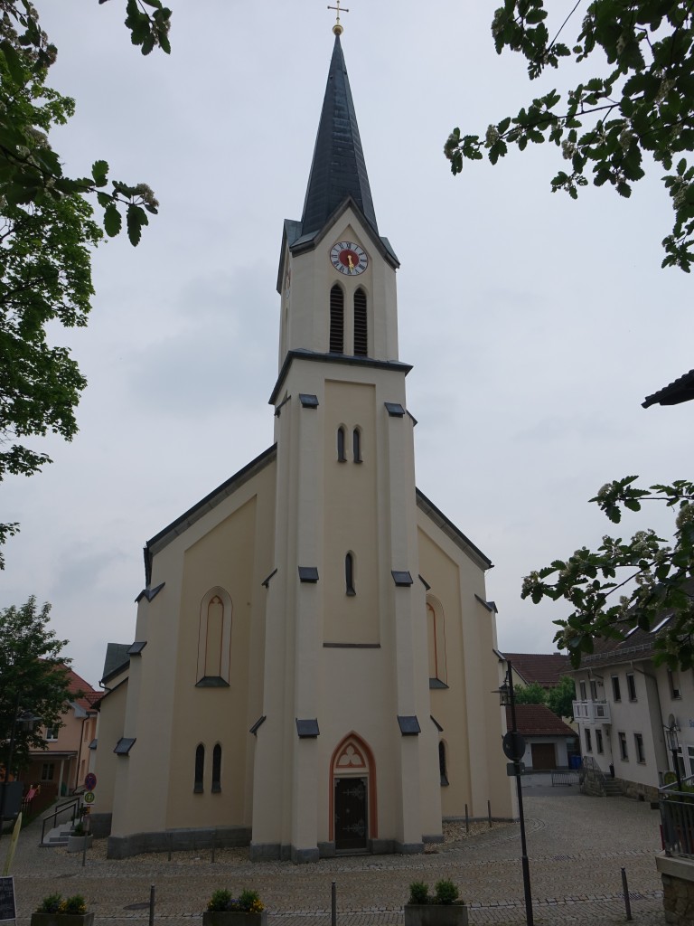 Haus im Wald, Kath. Herz Jesu Kirche, erbaut von 1885 bis 1886 von Johann Schott (24.05.2015)