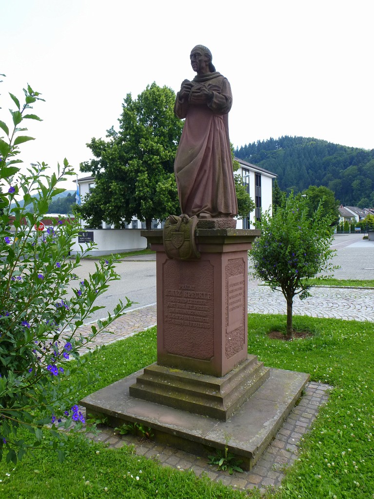 Hausach, Denkmal fr den Sohn der Stadt, Prlat Ignaz Speckle, war der 56. und letzte Abt von St.Peter im Schwarzwald, Juli 2013