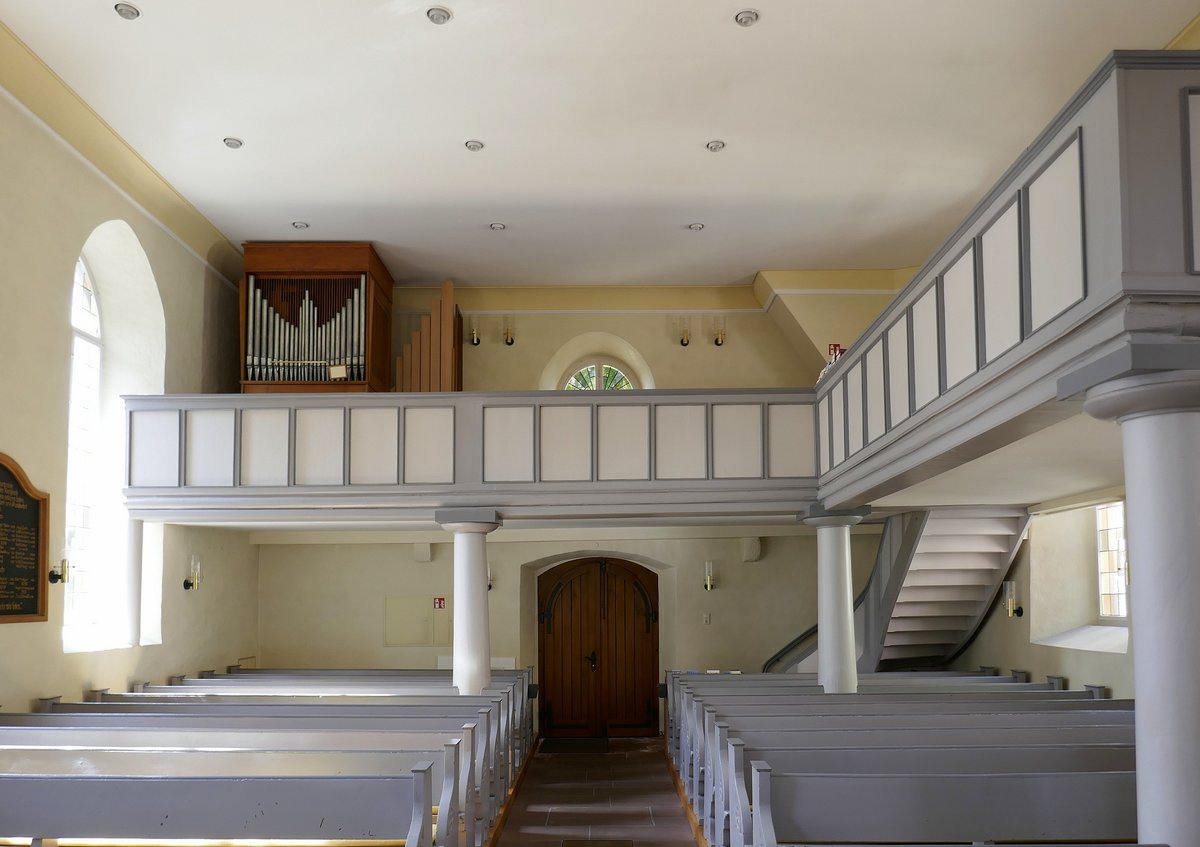 Hausen i.W., Blick zur Orgelempore in der evangelischen Pfarrkirche, Juli 2020