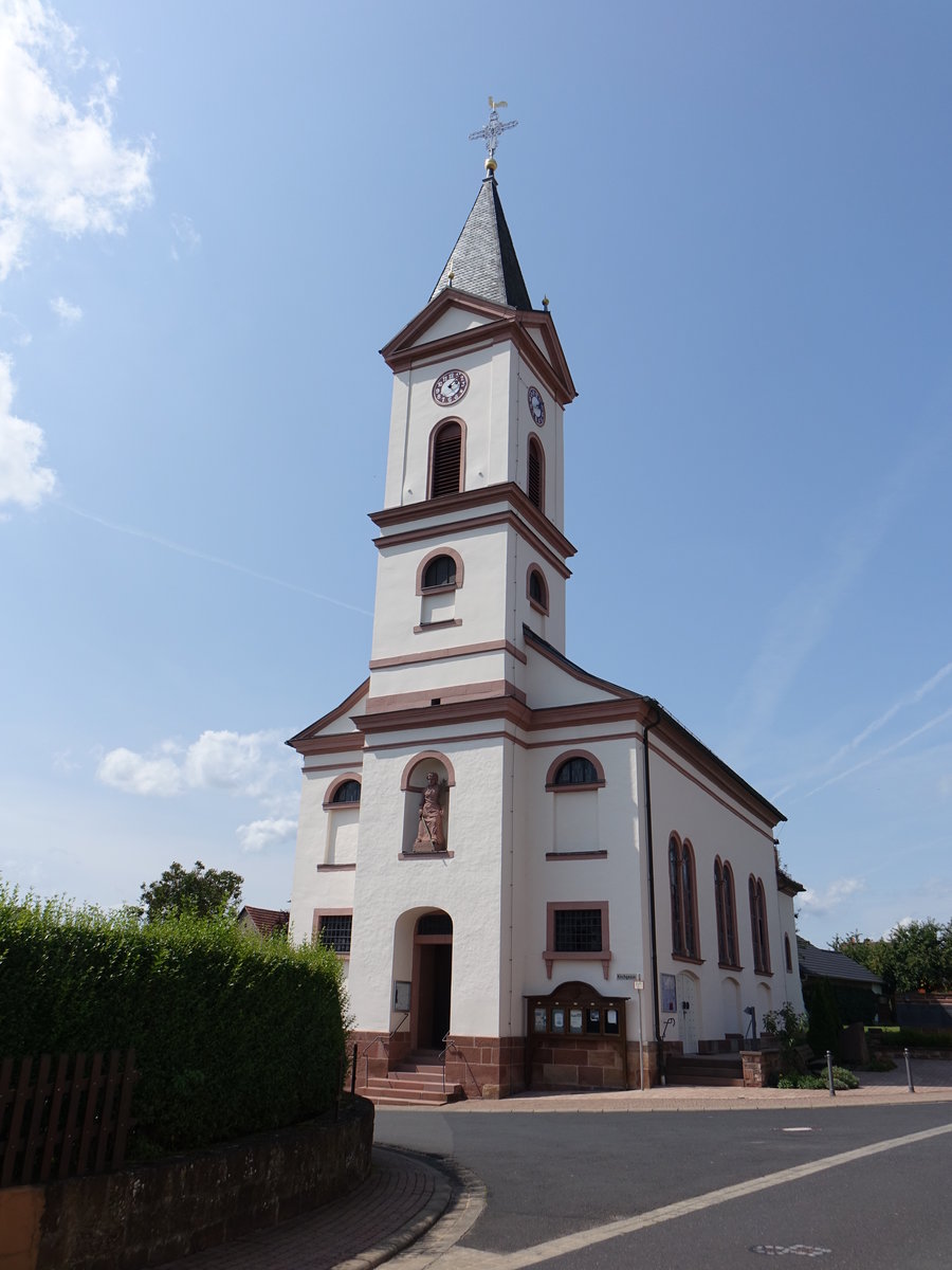Hausen, Katholische Filialkirche St. Cyriakus, Saalkirche mit Satteldach und eingezogenem Chor, erbaut von 1815 bis 1817 (15.08.2017)