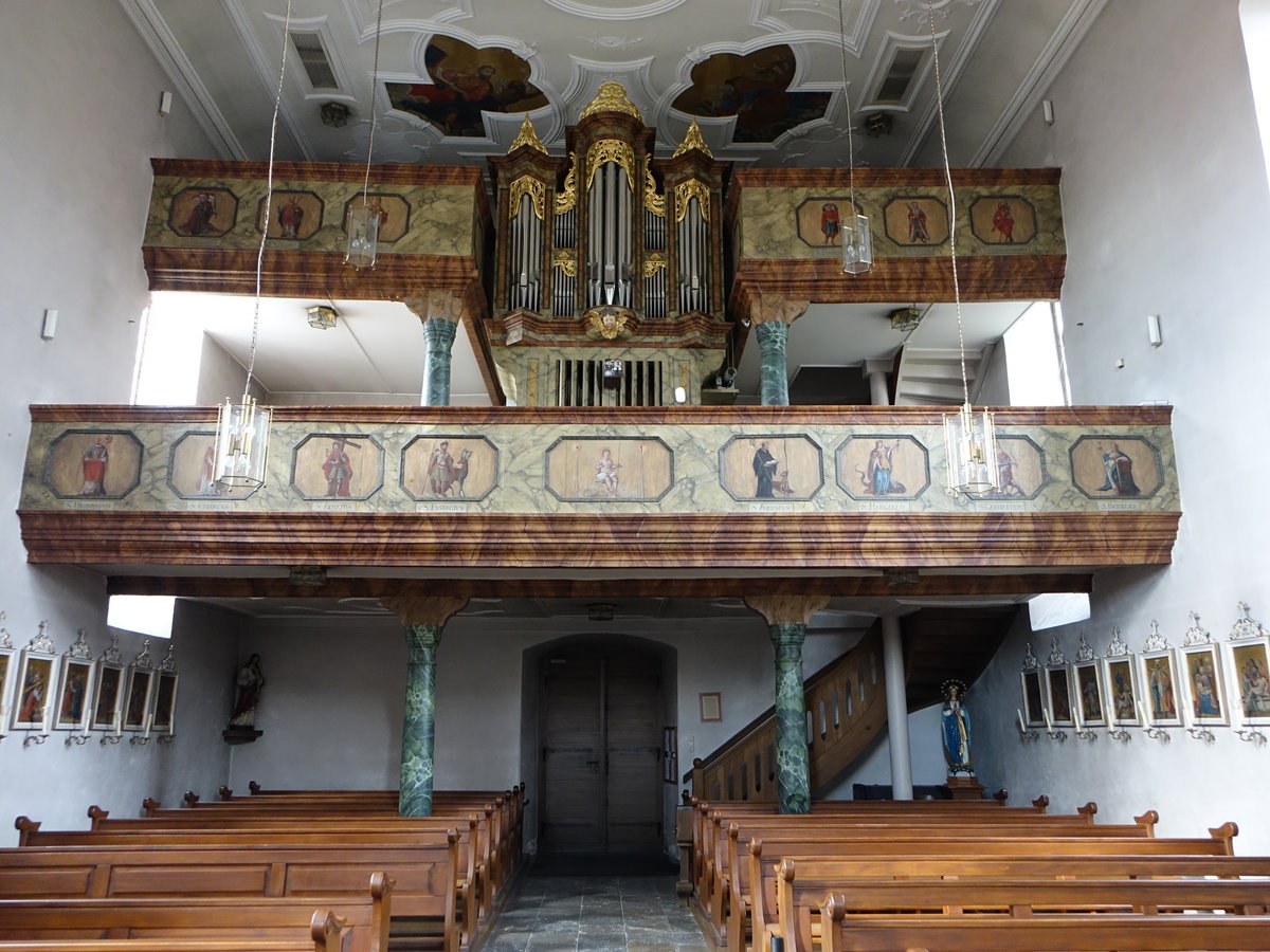 Hausen (Rhn), Orgelempore in der kath. Pfarrkirche St. Georg (16.10.2018)
