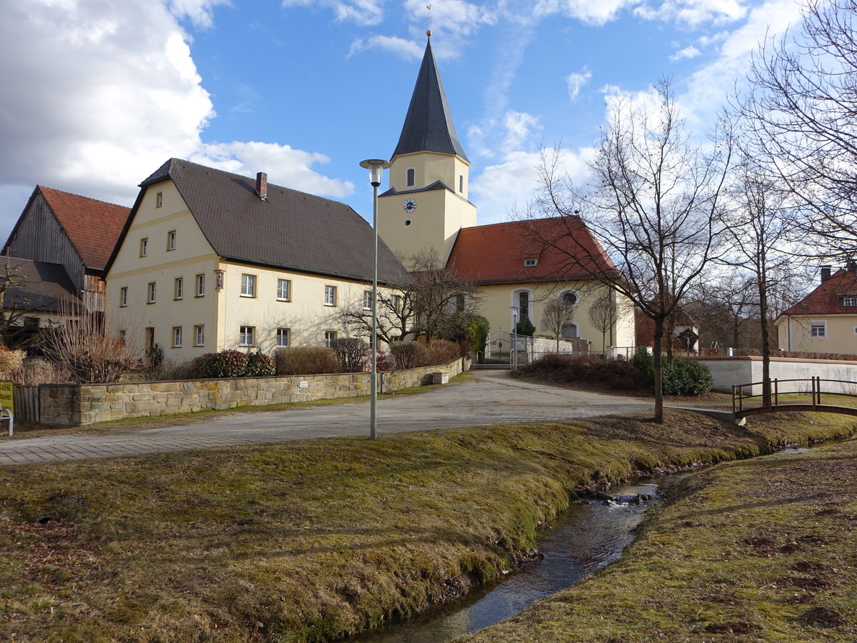 Hausheim, Pfarrkirche St. Peter und Paul, Saalbau mit Chorturm, Walmdach und Spitzhelm, frhgotisch (05.03.2017)