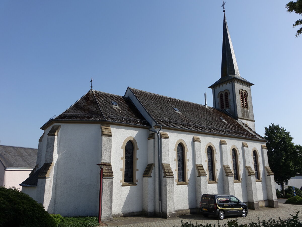 Hautbellain, neugotische Pfarrkirche St. Cornelius im Huldangerweeg (19.06.2022)