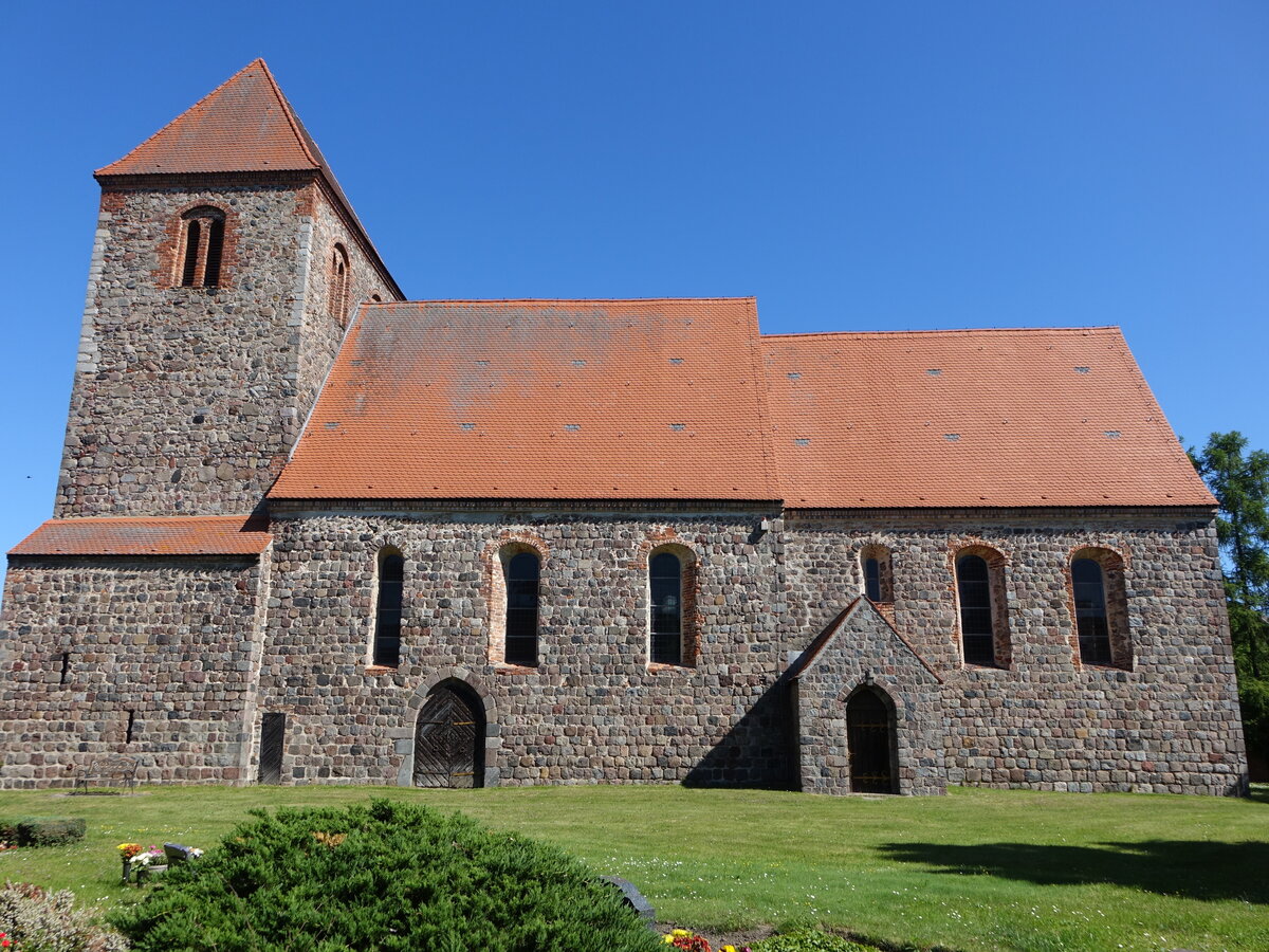 Heckelberg, evangelische Kirche, Feldsteinkirche aus dem 13. Jahrhundert (25.05.2026)