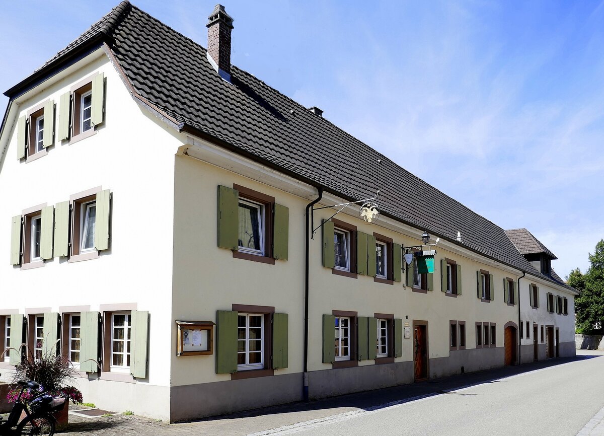 Hecklingen, Gasthaus  Adler  von 1786, beherbergt auch die  Heimatstube , Juli 2022