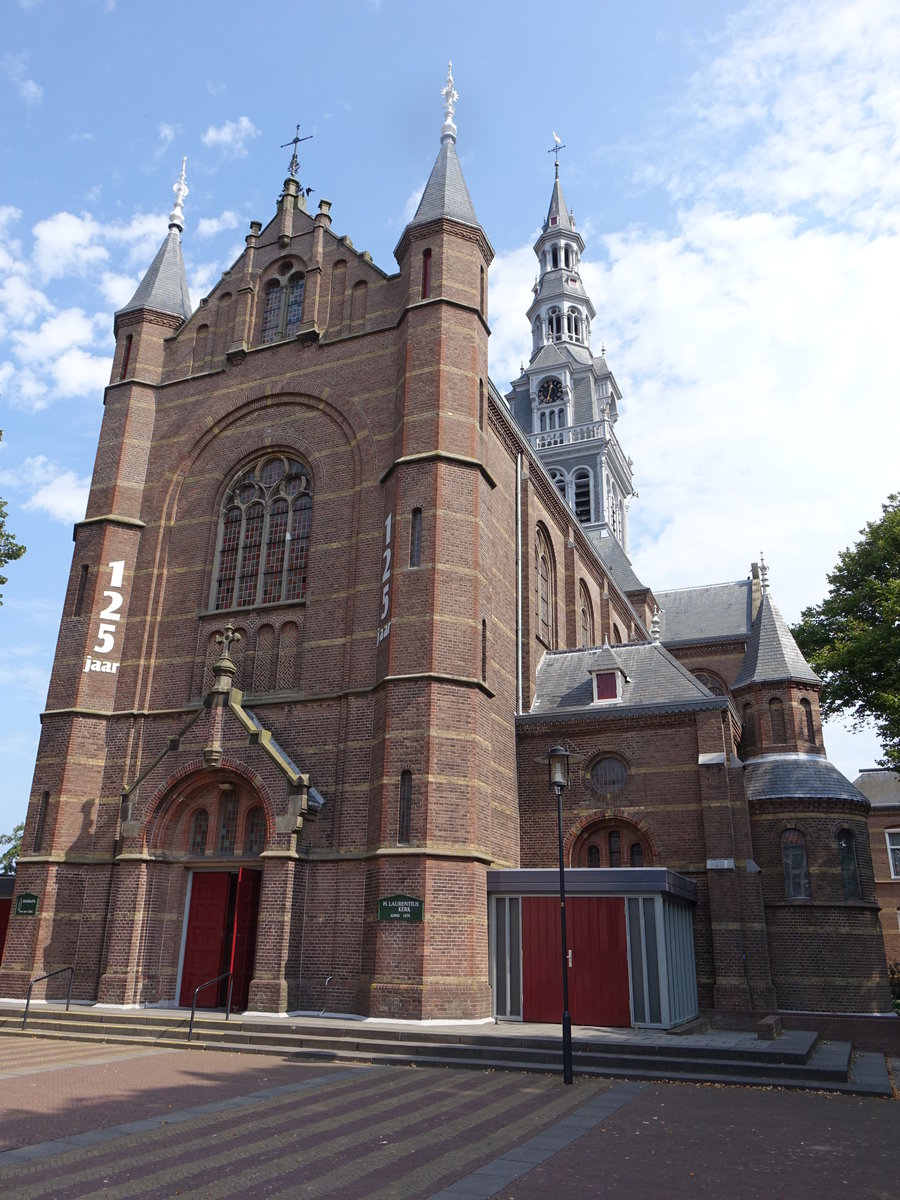Heemskerk, Kath. St. Laurentius Kirche, erbaut von 1889 bis 1891 durch Architekt J. H. Tonnaer (26.08.2016)