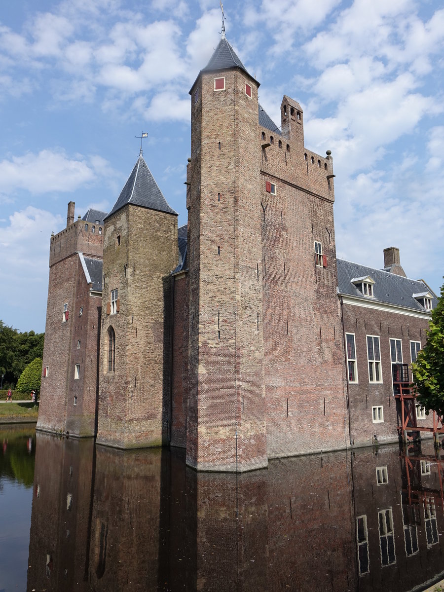 Heemskerk, Schloss Assumburg, erbaut im 15. Jahrhundert (26.08.2016)