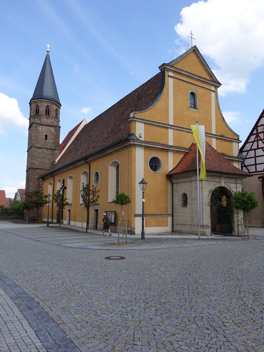 Heideck, sptgotische St. Johannes Kirche, erbaut bis 1457, verlngert nach Westen 1779 und 1910 (26.05.2016)