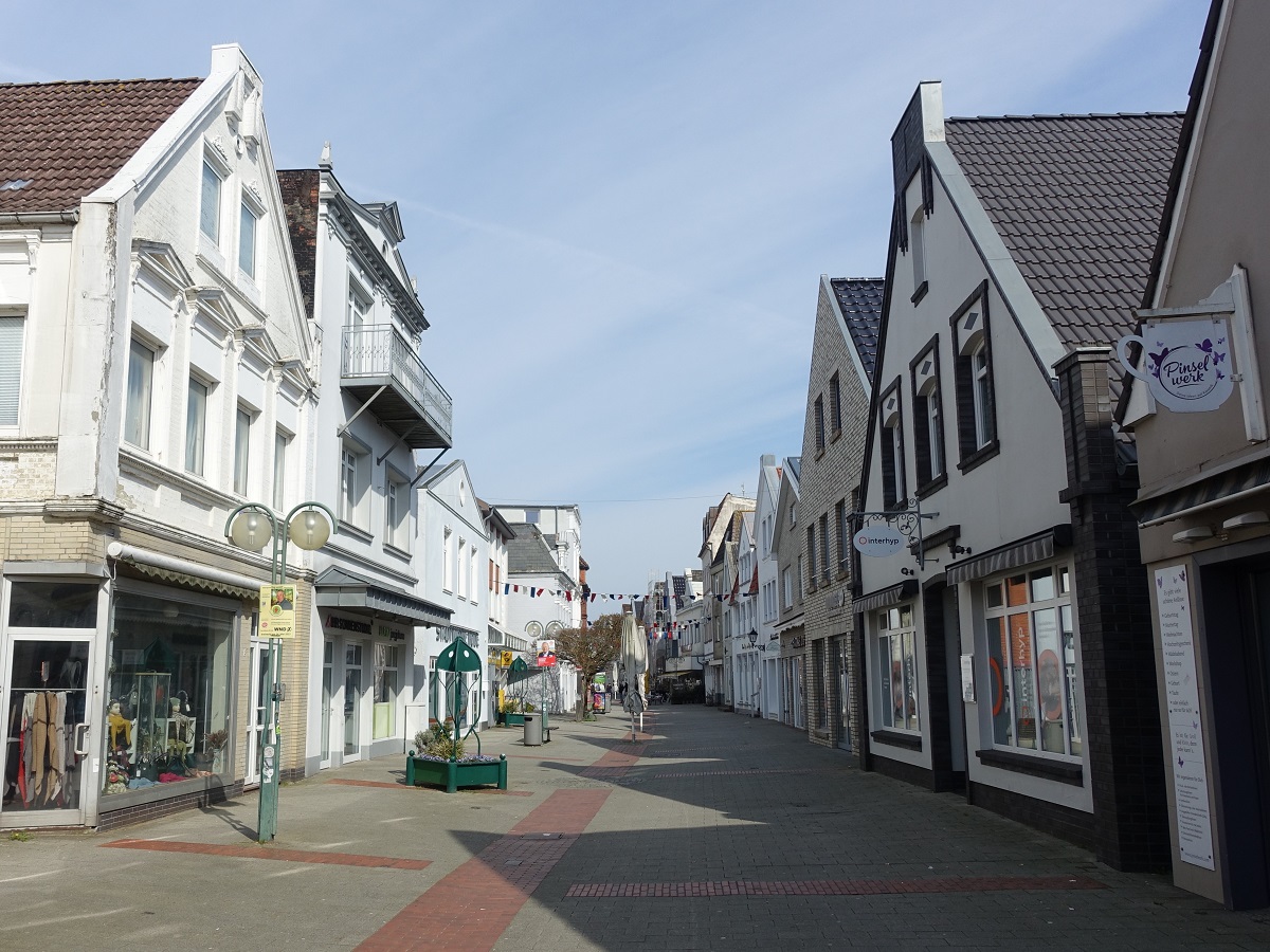 Heide/Holstein am 10.4.2023: Blick in die Sderstrae Richtung Maktplatz /