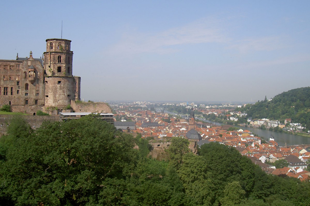 Heidelberg vom Schloss aus gesehen. Aufnahme: Juli 2005.