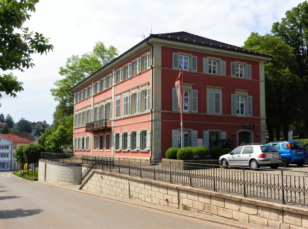 Heiden, Poststrasse 21, Kantonspolizei. Ehemaliger Hotel Freihof, bekannt fr Molkenkuren - 02.06.2014