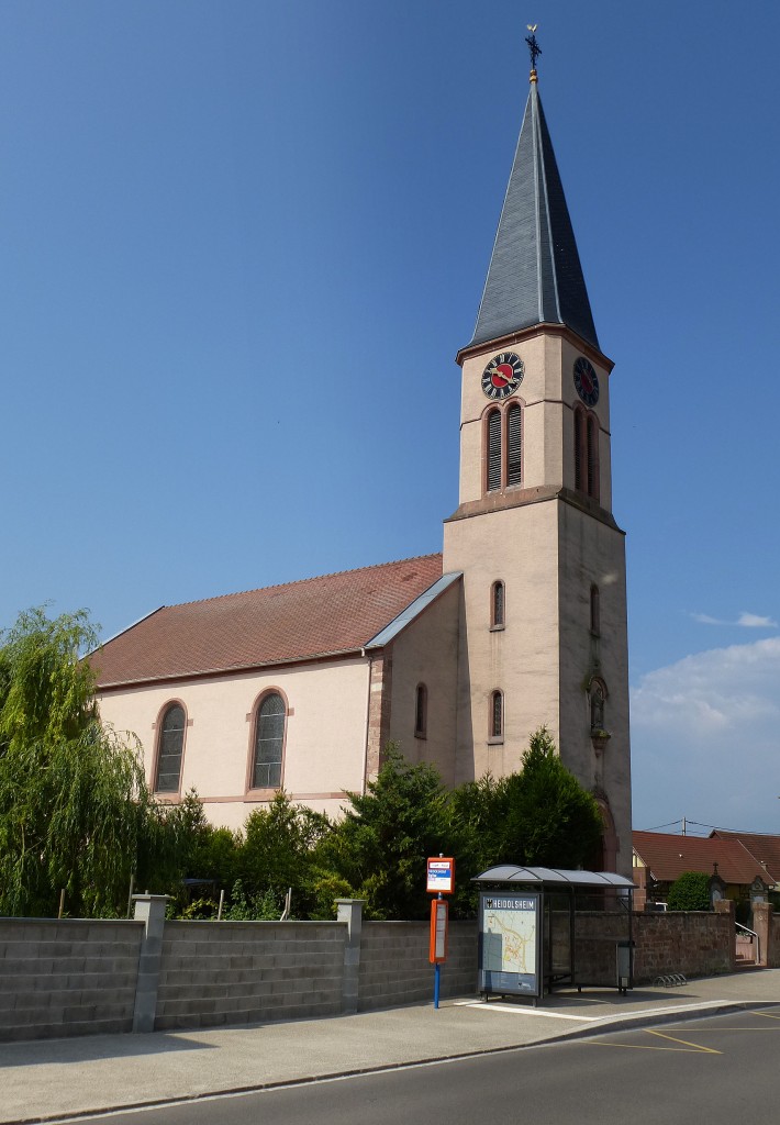 Heidolsheim im Elsa, die Kirche Hl.Sigismund, Juni 2014