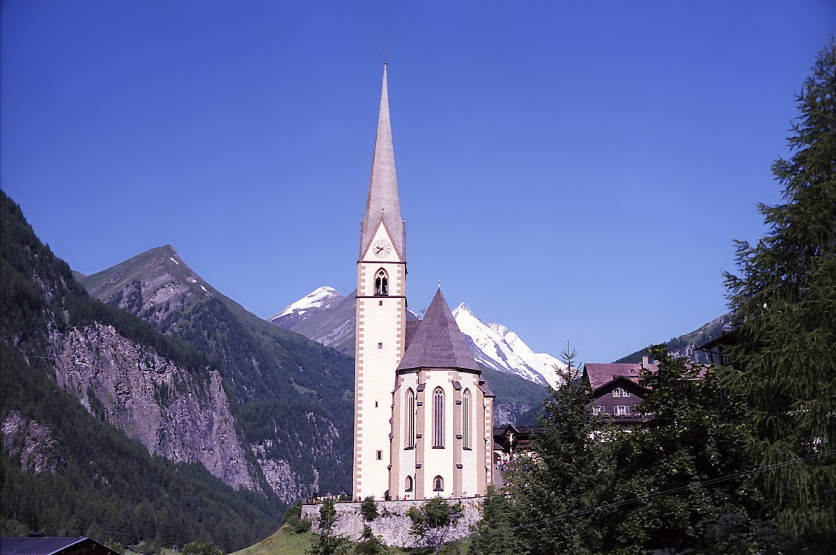 Heiligenblut am Groglockner (digitalisiertes Fotonegativ). Aufnahme: August 1984.