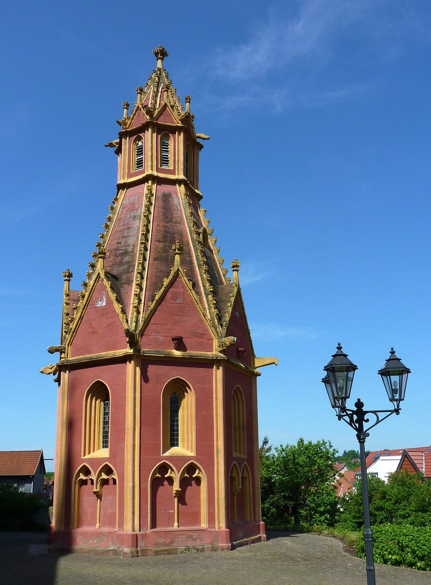 Heiligenstadt, die St.Anne-Kapelle, eine Taufkapelle aus dem 14.Jahrhundert, Mai 2012
