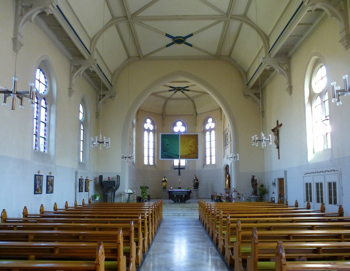 Heiligenzell, Blick zum Altar in der Herz-Jesu-Kirche, Mrz 2017