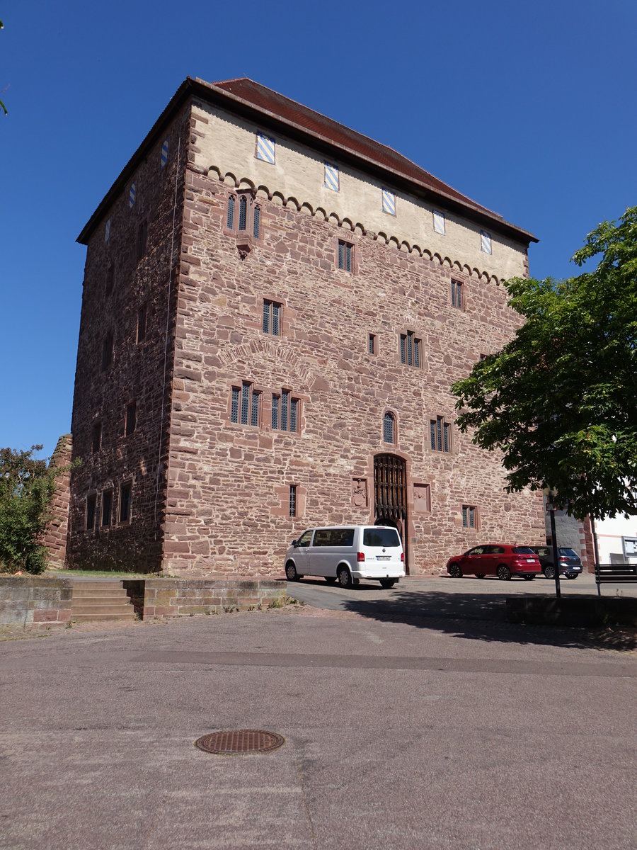 Heimsheim, Schreglerschloss, erbaut 1415 als Wehrburg, 1578 Umbau zum Fruchtkasten, heute Vereins- und Brgerhaus (01.07.2018)