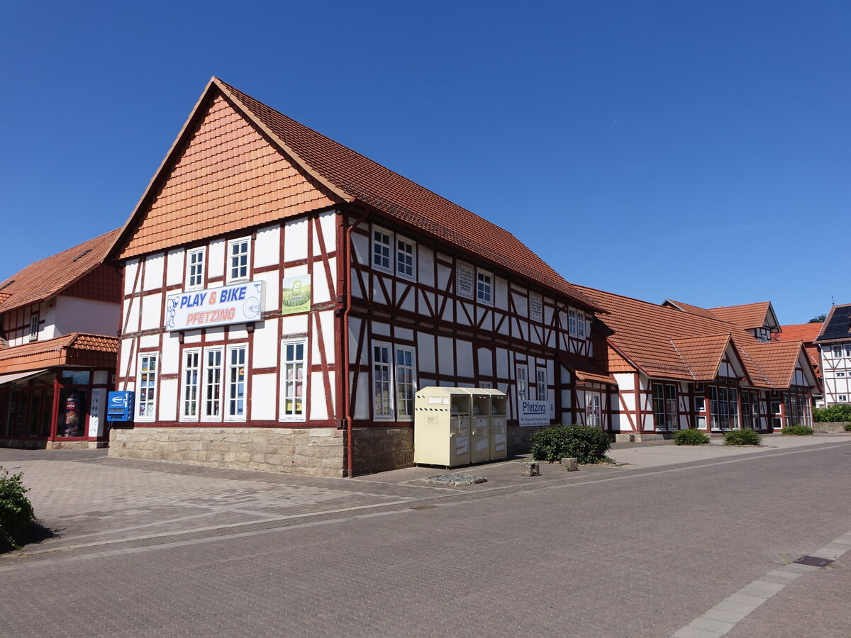 Heinebach, Fachwerkhuser in der Strae im Graben (07.08.2022)