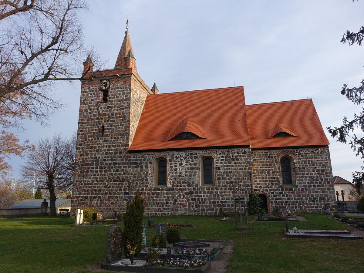 Heinersdorf, evangelische Kirche, Saalkirche aus dem 13. Jahrhundert (10.04.2026)