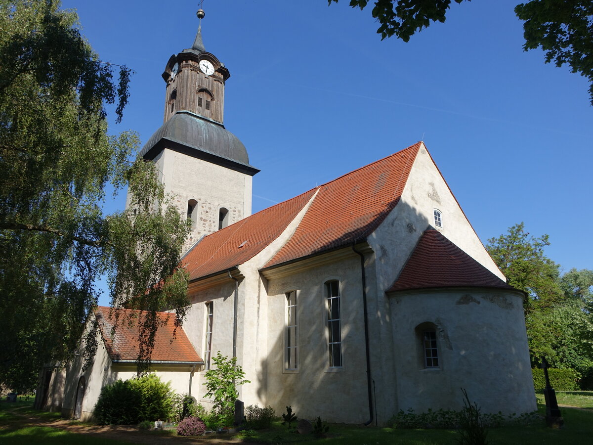 Heinersdorf, evangelische Kirche, verputzte Feldsteinkirche aus dem 13. Jahrhundert (23.05.2026)