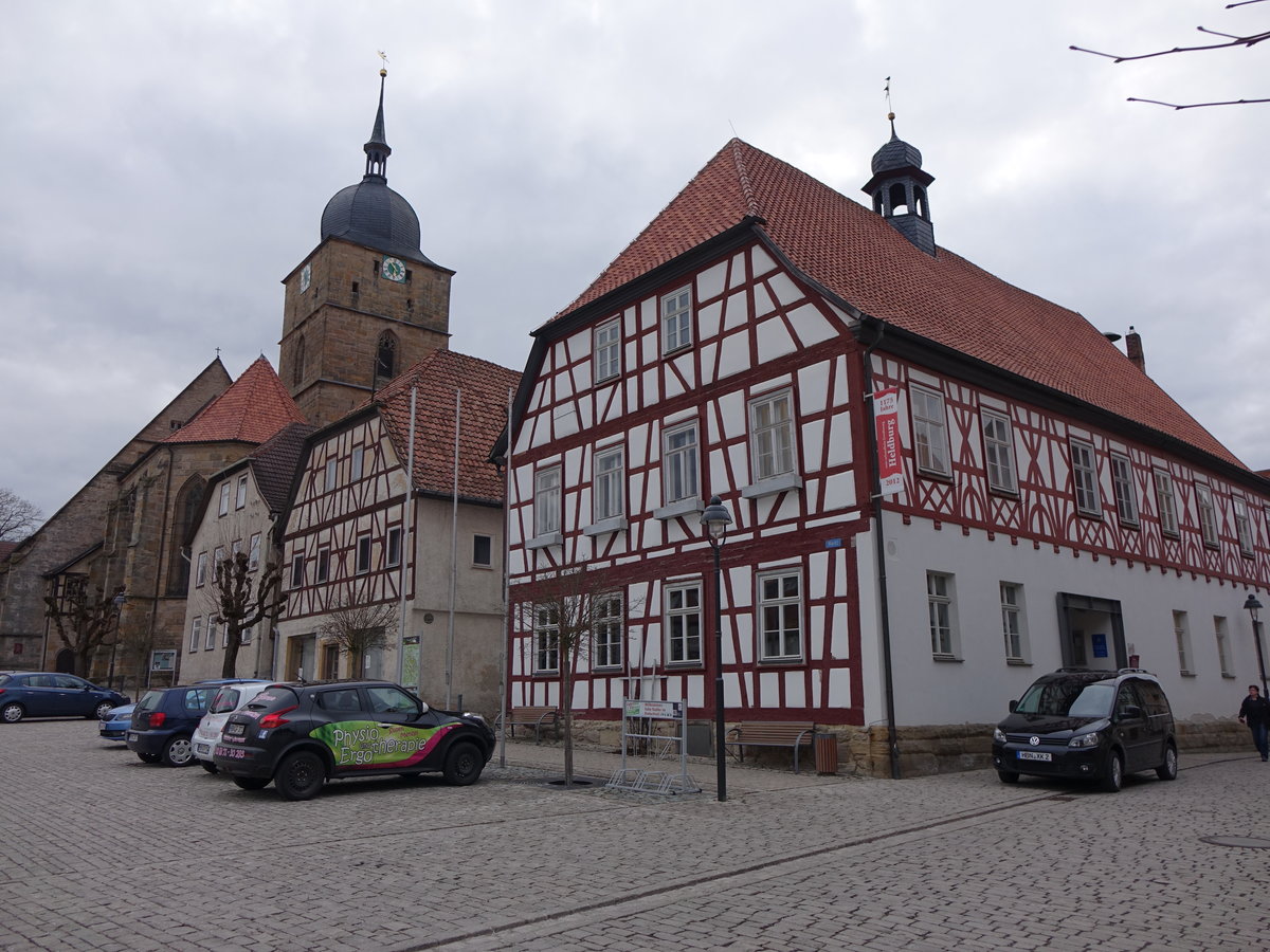 Helburg, Rathaus und Ev. Stadtkirche am Marktplatz, Kirche erbaut von 1502 bis 1537 
(24.03.2016)