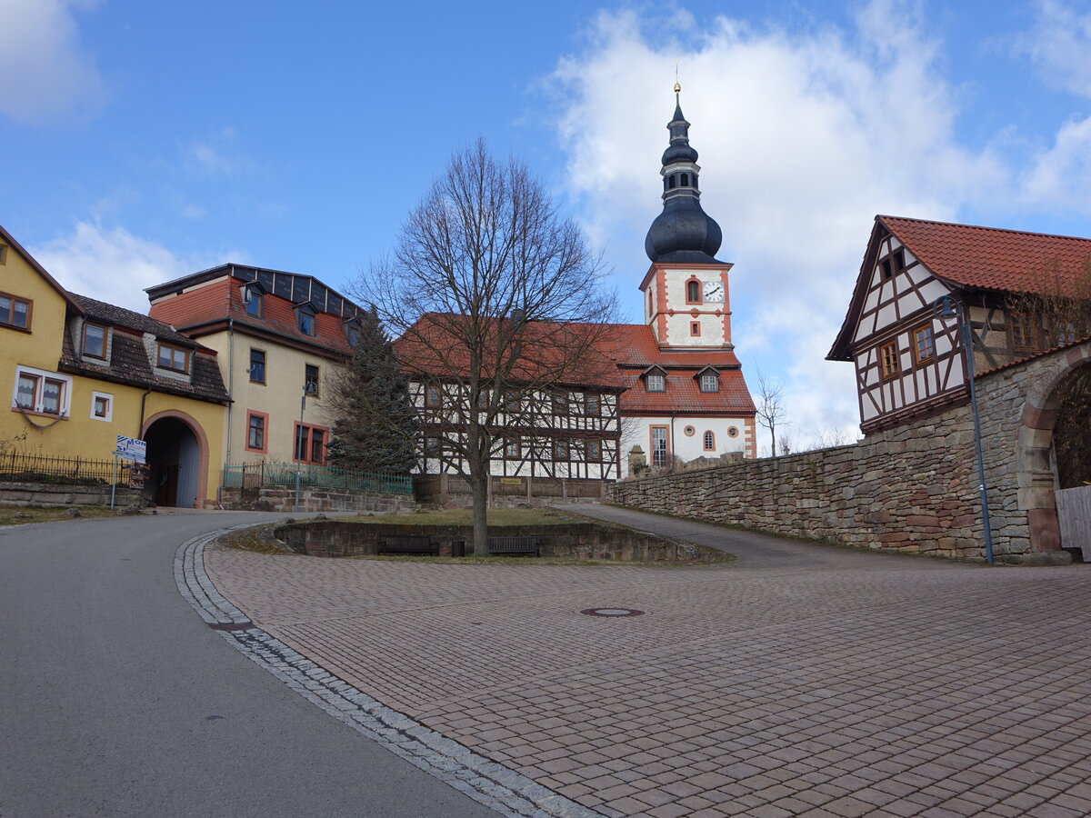 Helmarshausen, evangelische Dorfkirche am Markt, erbaut von 1736 bis 1752 (26.02.2022)