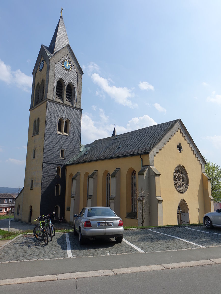 Helmbrechts, Ev. Stadtpfarrkirche St. Johannes, Saalbau mit eingezogenem Chor und Chorflankenturm, erbaut von 1847 bis 1850 (21.04.2018)