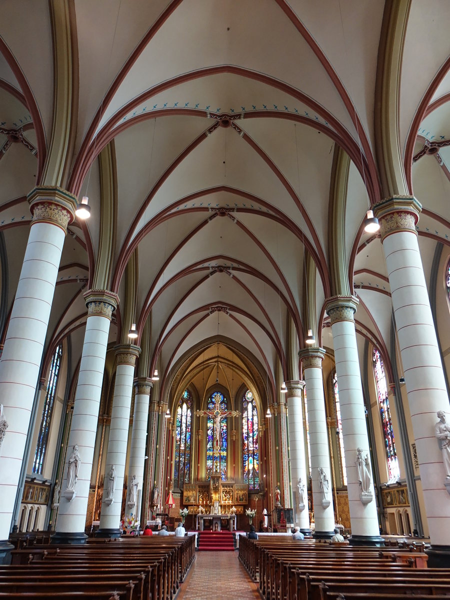 Hengelo, neugotischer Innenraum der St. Lambertus Kirche (22.07.2017)