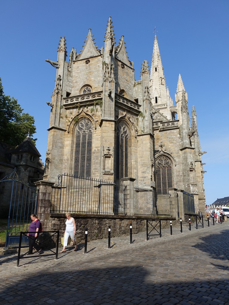Hennebont, Kirche Notre-Dame-du-Paradis, Sptgotik, erbaut im 16. Jahrhundert (16.07.2015)